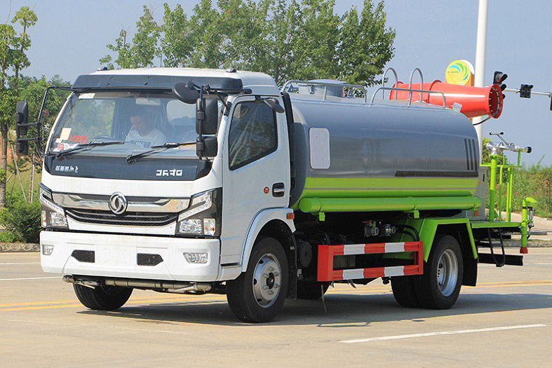 東風大多利卡9噸噴霧車